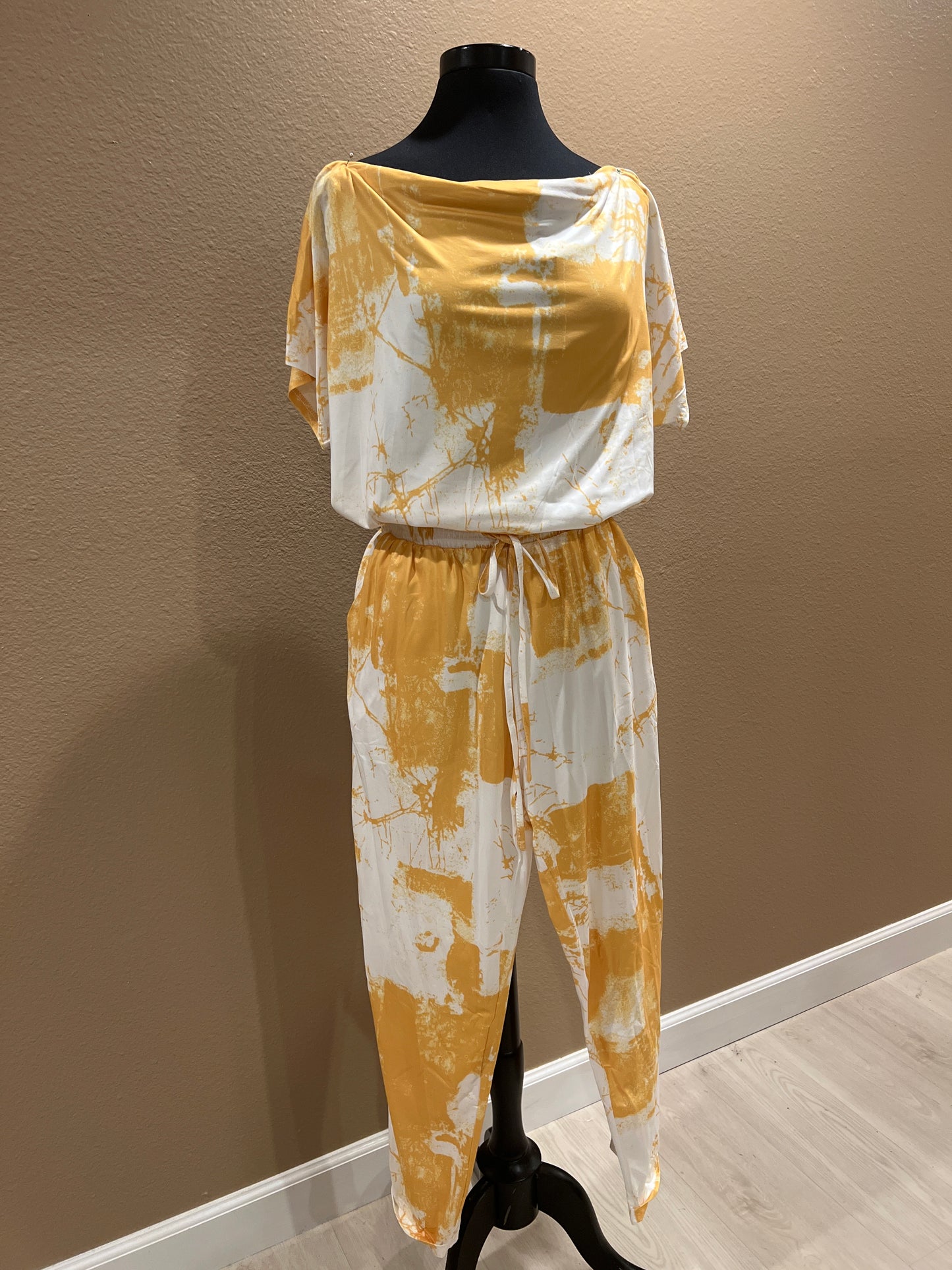 Comfy Jumpy (Gold/White)